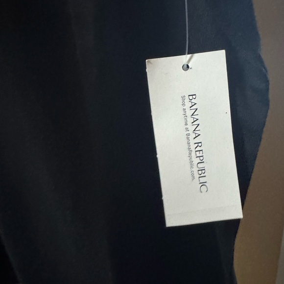 Banana Republic Classic Black V-Neck Tee Mens - Picture 4 of 4